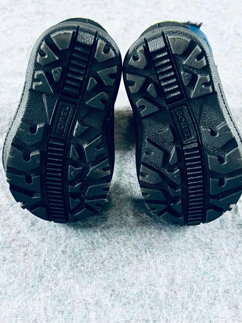 Sorel Kids Navy and Black Cozy Winter boots 🎆